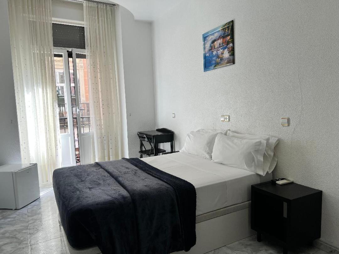 Hostal Palacios Fuencarral Madrid Exterior photo
