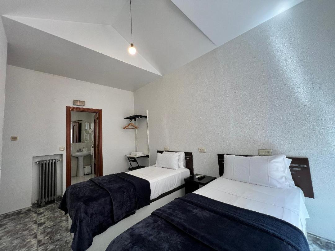 Hostal Palacios Fuencarral Madrid Exterior photo