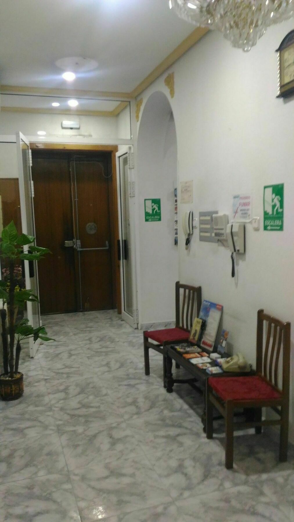 Hostal Palacios Fuencarral Madrid Exterior photo